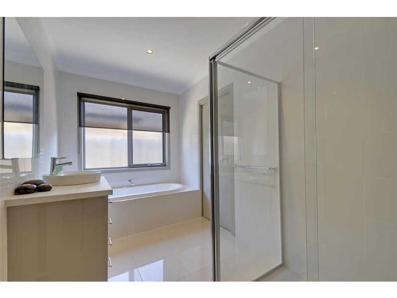 1 Hammersmith Circuit, Traralgon VIC 3844