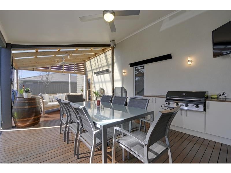 1 Hammersmith Circuit, Traralgon VIC 3844