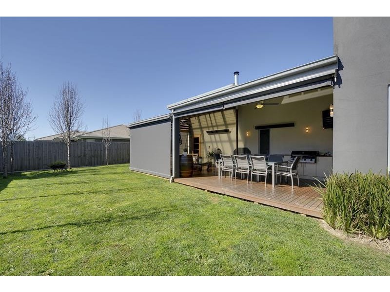 1 Hammersmith Circuit, Traralgon VIC 3844
