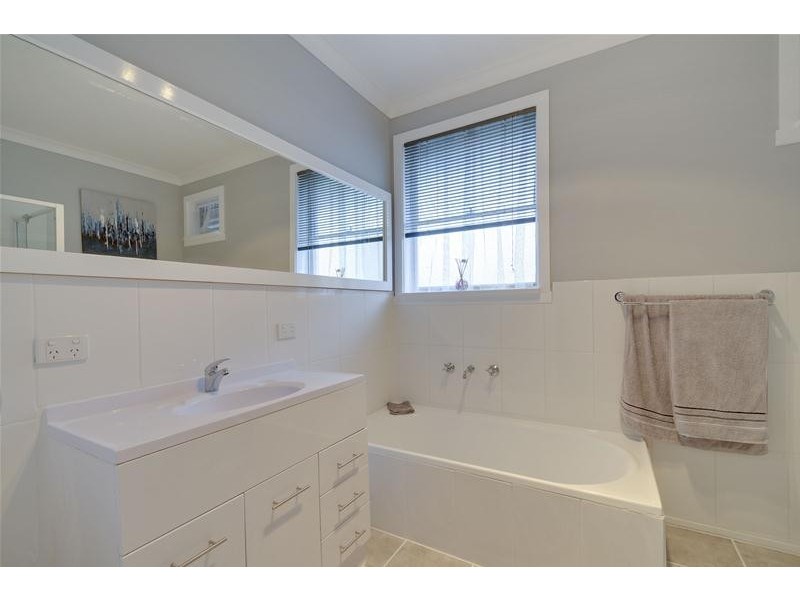 28 Howard Avenue, Churchill VIC 3842