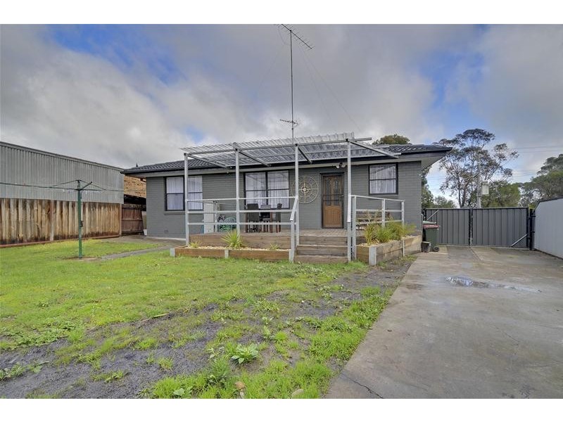 28 Howard Avenue, Churchill VIC 3842