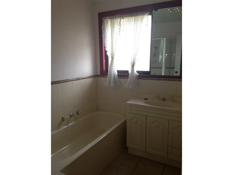 17 Laurence Grove, Traralgon VIC 3844