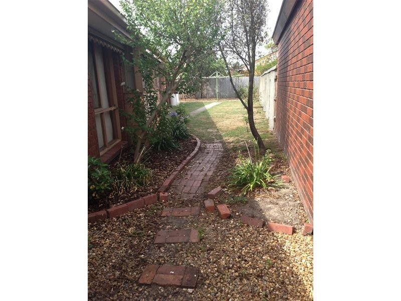 17 Laurence Grove, Traralgon VIC 3844