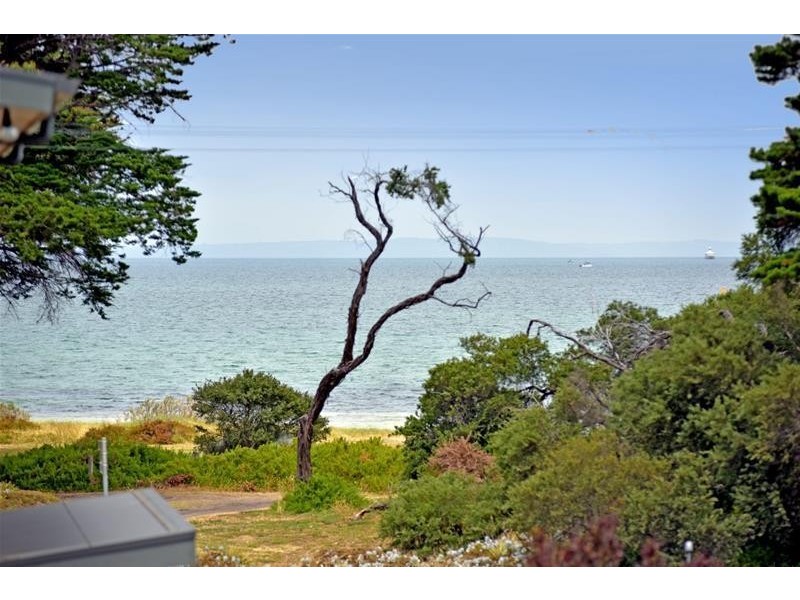 2/14 Bluff Road, St Leonards VIC 3223