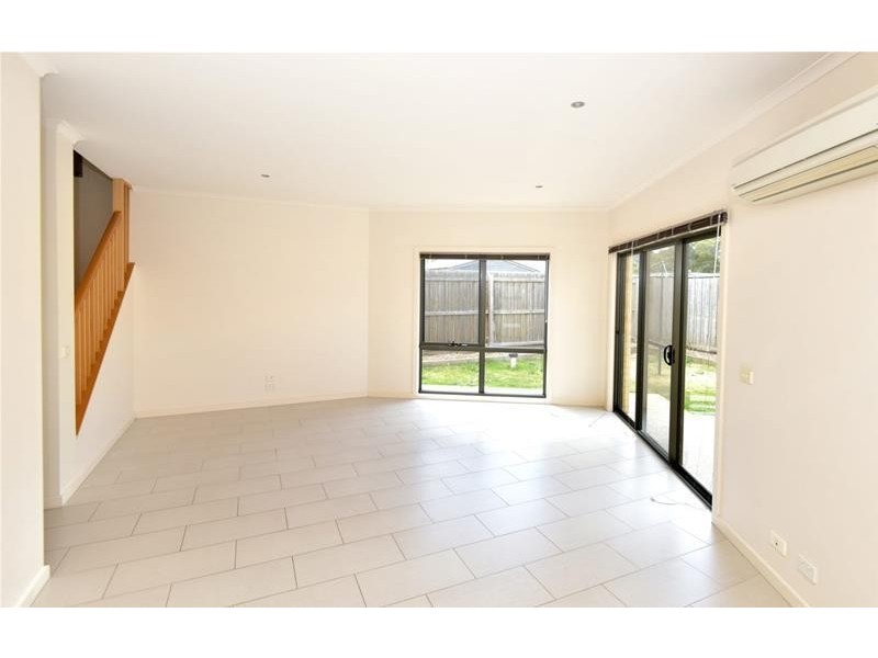 2/14 Bluff Road, St Leonards VIC 3223