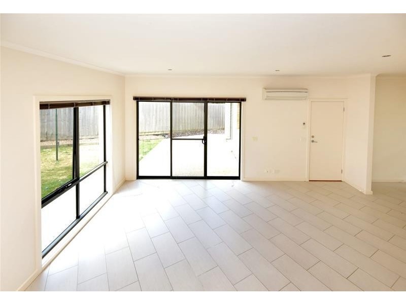 2/14 Bluff Road, St Leonards VIC 3223