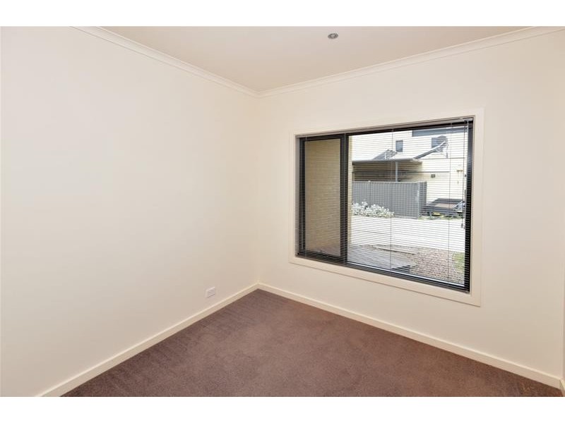 2/14 Bluff Road, St Leonards VIC 3223