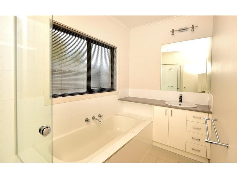 2/14 Bluff Road, St Leonards VIC 3223