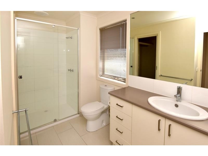 2/14 Bluff Road, St Leonards VIC 3223