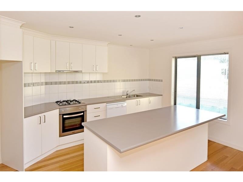 2/14 Bluff Road, St Leonards VIC 3223