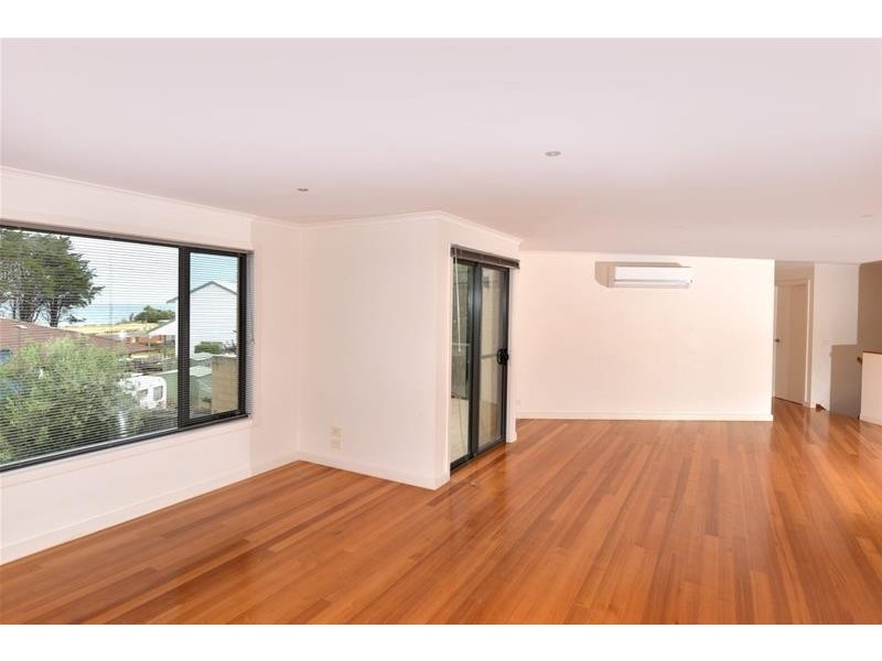 2/14 Bluff Road, St Leonards VIC 3223