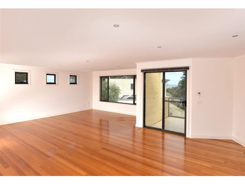 2/14 Bluff Road, St Leonards VIC 3223