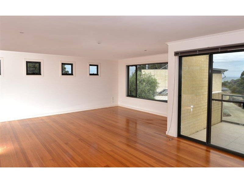 2/14 Bluff Road, St Leonards VIC 3223