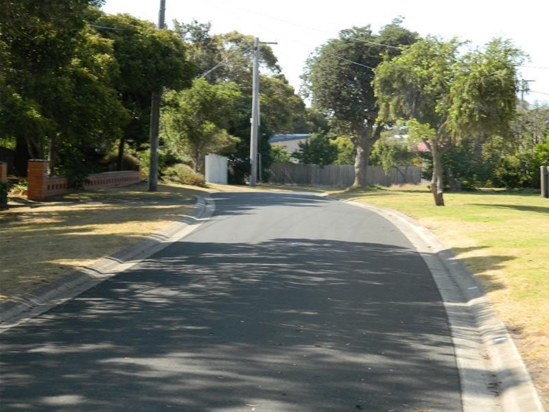 8 Cairnes Street, Indented Head VIC 3223