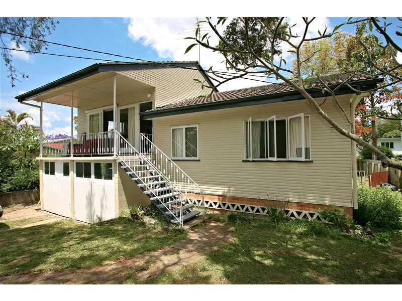 35 Alkina Street, Kenmore QLD 4069