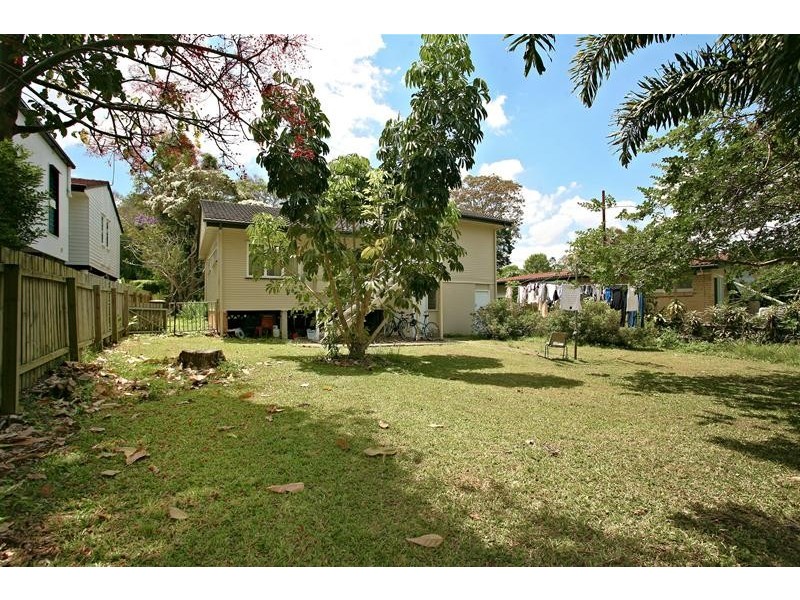 35 Alkina Street, Kenmore QLD 4069