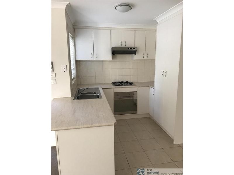 2/11 Rhyl Close, Endeavour Hills VIC 3802