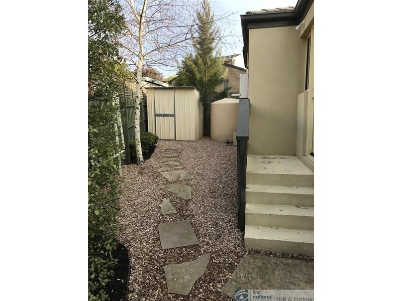 2/11 Rhyl Close, Endeavour Hills VIC 3802