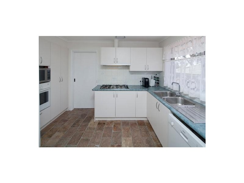 18 Grove End Road, Endeavour Hills VIC 3802