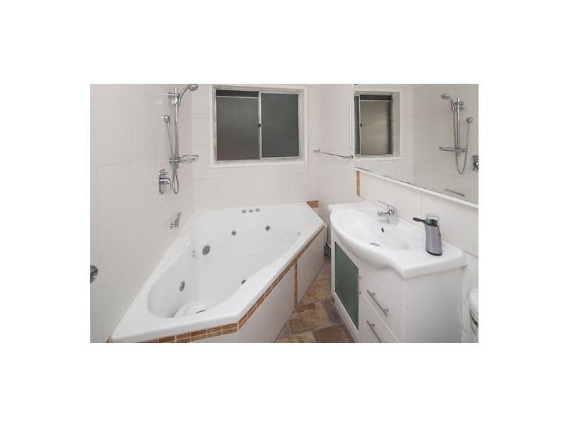 18 Grove End Road, Endeavour Hills VIC 3802