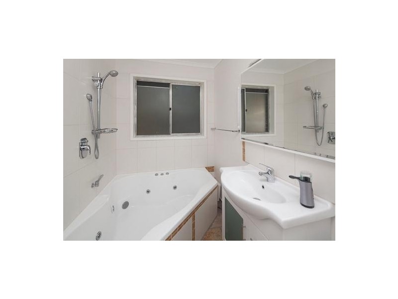 18 Grove End Road, Endeavour Hills VIC 3802