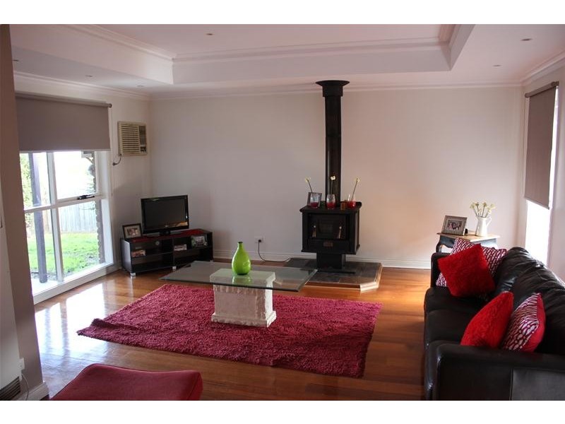 24 Charles Green Avenue, Endeavour Hills VIC 3802