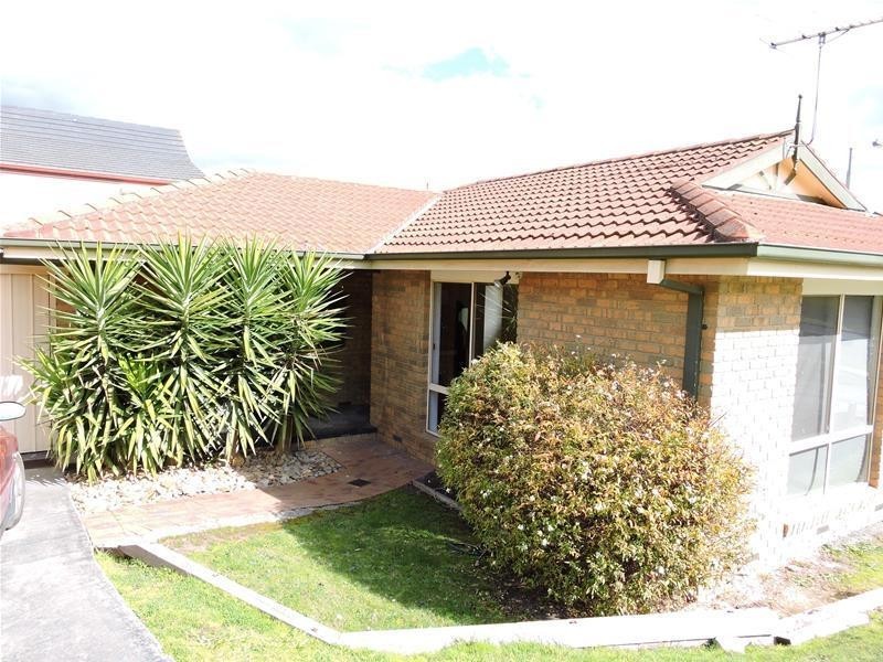 1/116 John Fawkner Drive, Endeavour Hills VIC 3802