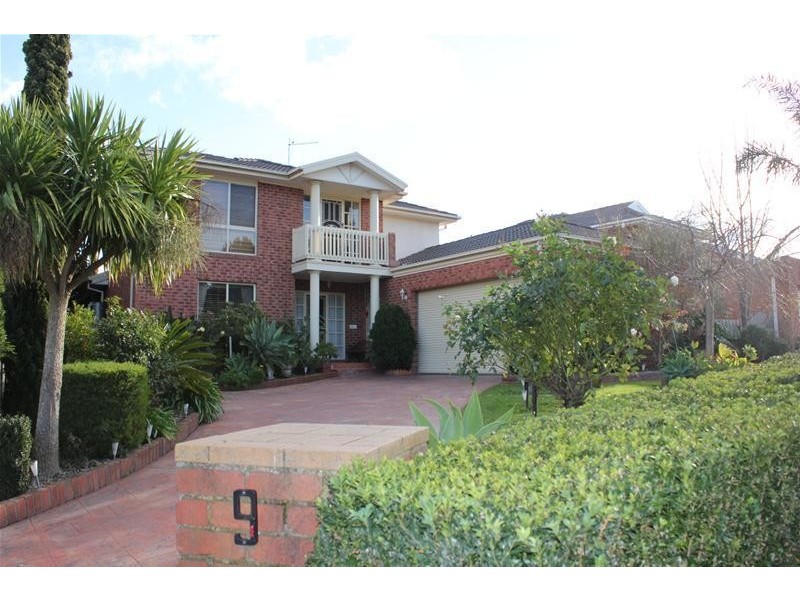 9 Frangipani Close, Endeavour Hills VIC 3802