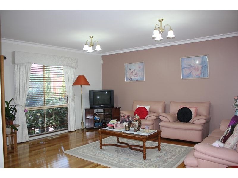 9 Frangipani Close, Endeavour Hills VIC 3802