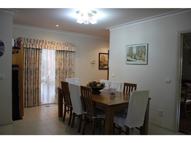 9 Frangipani Close, Endeavour Hills VIC 3802