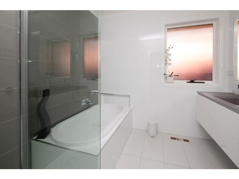 12 Chantell Avenue, Endeavour Hills VIC 3802