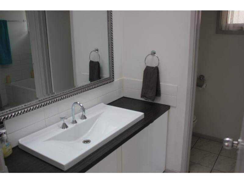 25 Rossiter Avenue, Endeavour Hills VIC 3802