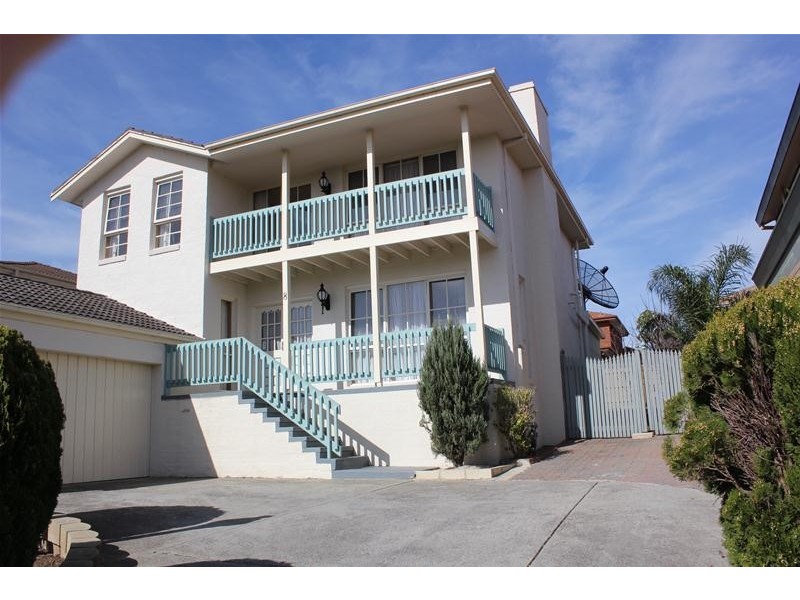 8 Antrim Close, Endeavour Hills VIC 3802