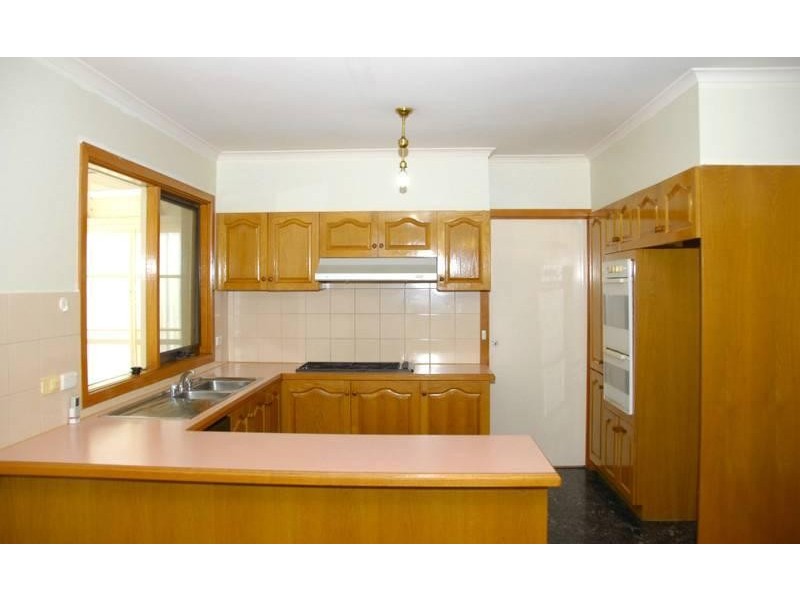 8 Antrim Close, Endeavour Hills VIC 3802