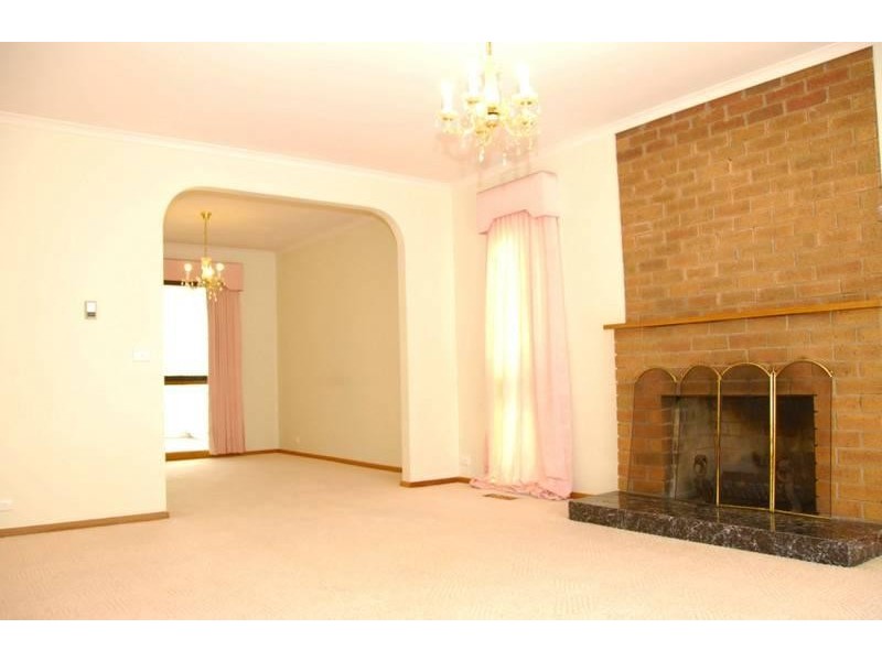 8 Antrim Close, Endeavour Hills VIC 3802