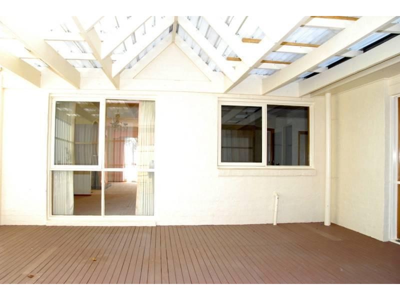 8 Antrim Close, Endeavour Hills VIC 3802