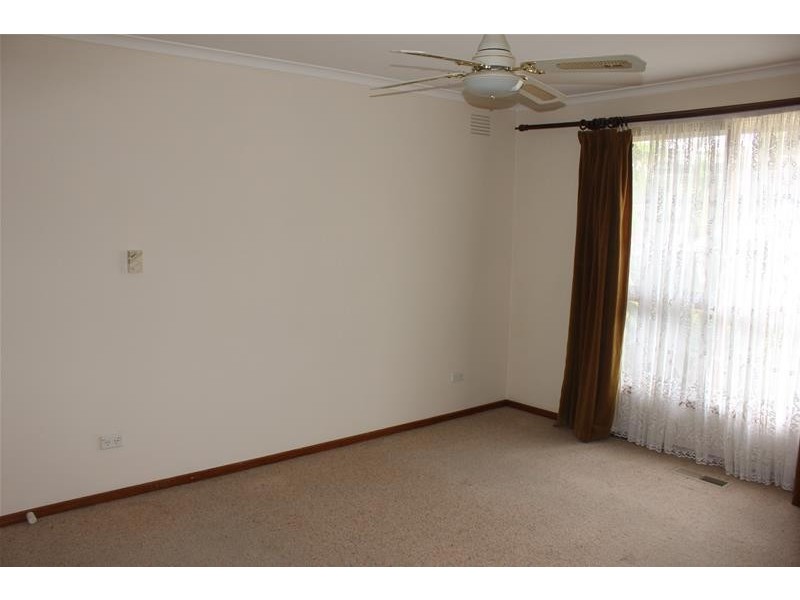 37 Sydney Parkinson Avenue, Endeavour Hills VIC 3802