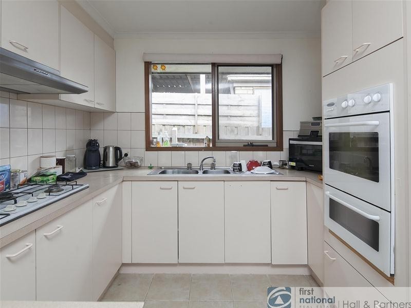 4 Navarre Drive, Cranbourne West VIC 3977