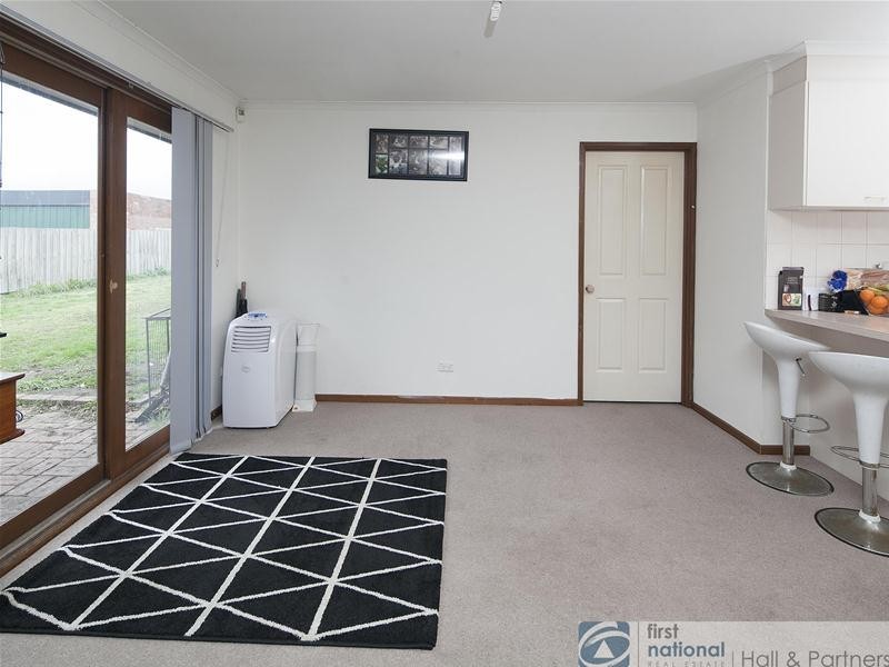 4 Navarre Drive, Cranbourne West VIC 3977