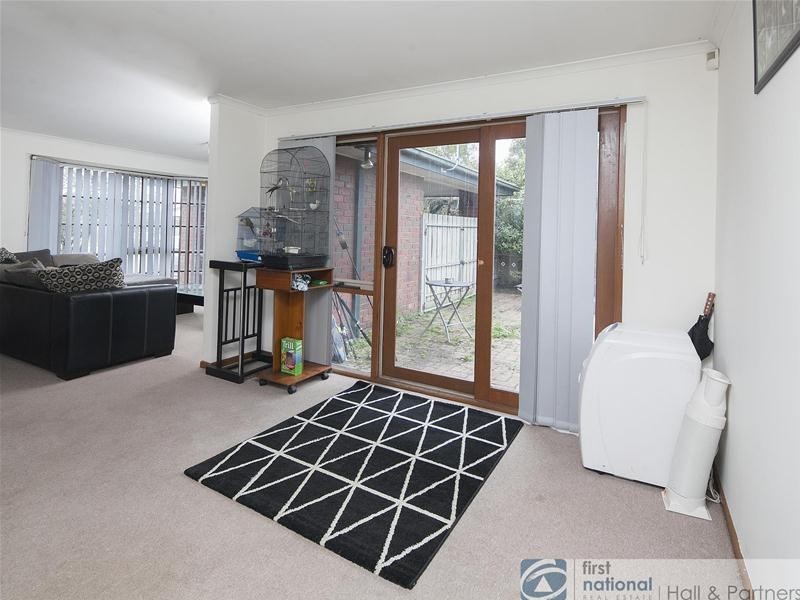 4 Navarre Drive, Cranbourne West VIC 3977