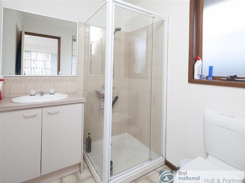 4 Navarre Drive, Cranbourne West VIC 3977