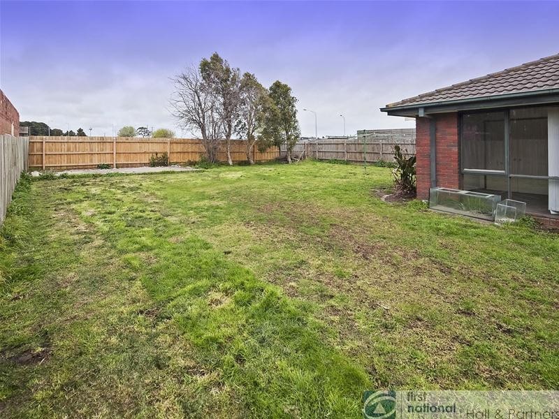 4 Navarre Drive, Cranbourne West VIC 3977