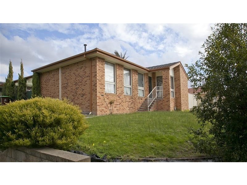 6 Axedale Crescent, Endeavour Hills VIC 3802