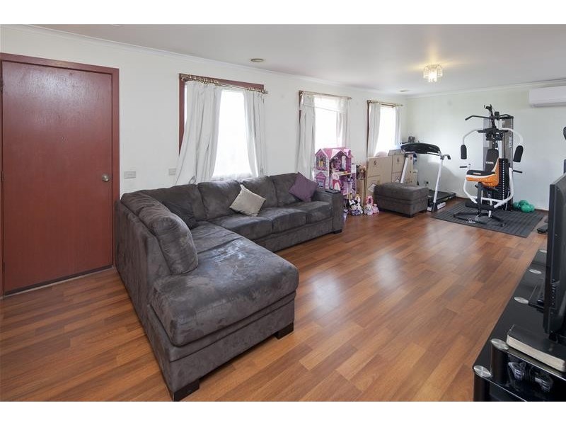 6 Axedale Crescent, Endeavour Hills VIC 3802