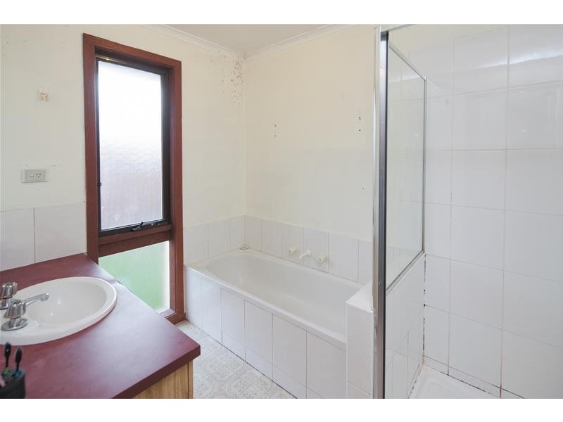 6 Axedale Crescent, Endeavour Hills VIC 3802