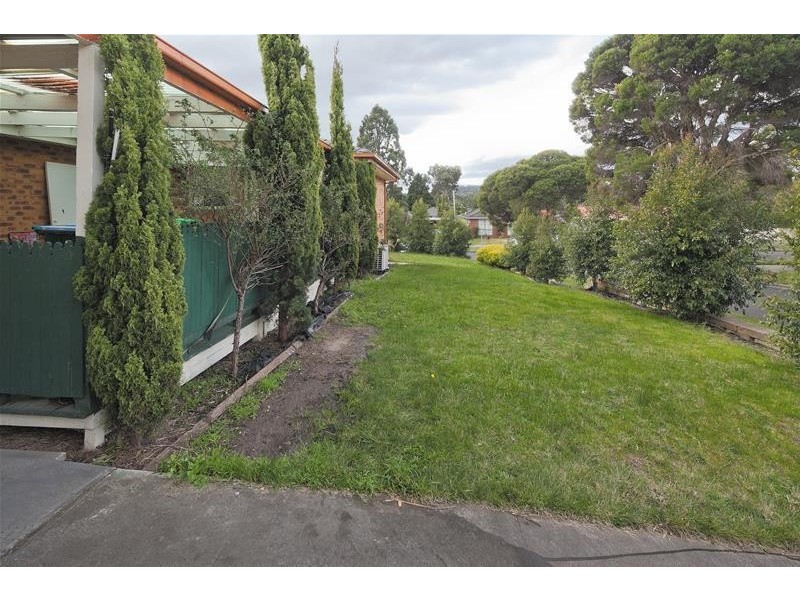 6 Axedale Crescent, Endeavour Hills VIC 3802