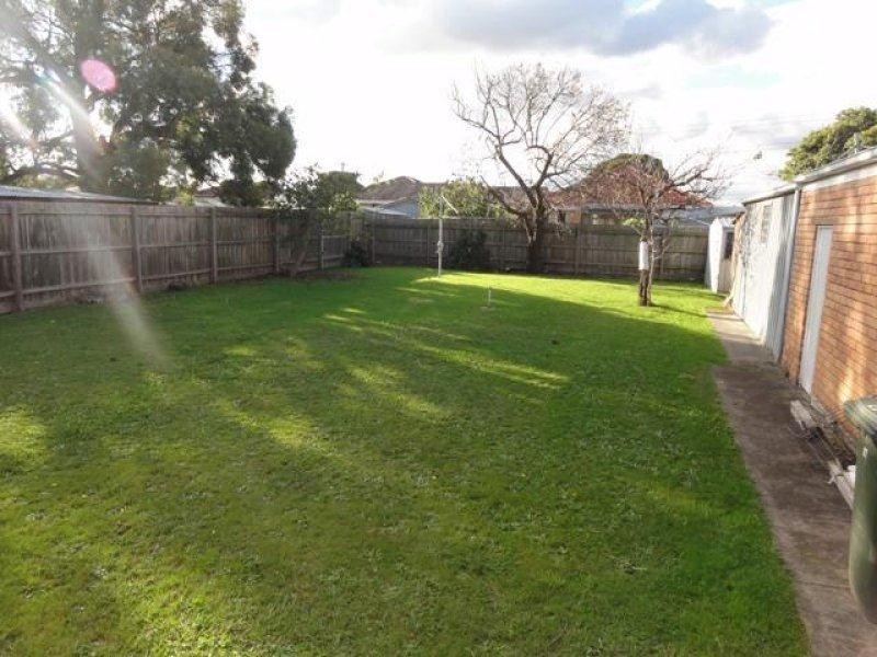27 Montana Avenue, Mulgrave VIC 3170