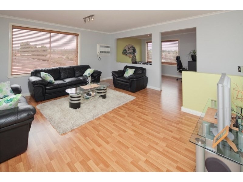 15 Scarlet Drive, Doveton VIC 3177