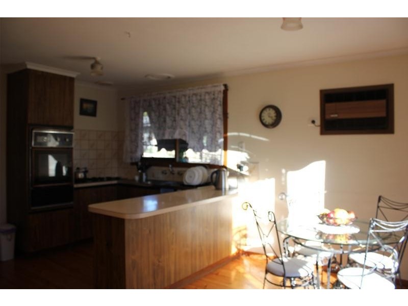 37 Sydney Parkinson Avenue, Endeavour Hills VIC 3802