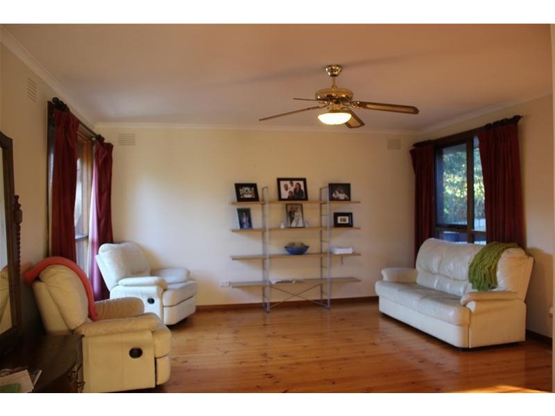 37 Sydney Parkinson Avenue, Endeavour Hills VIC 3802